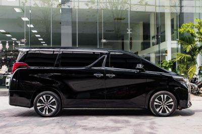 The Toyota Alphard ground plane is trendy, classy and has outstanding amenities