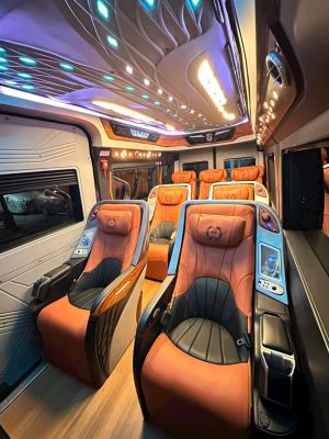 Dcar Limousine 9 chỗ