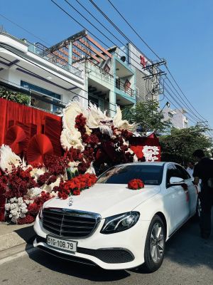 Xe Hoa Mercedes E200 FL Thần Tài 79