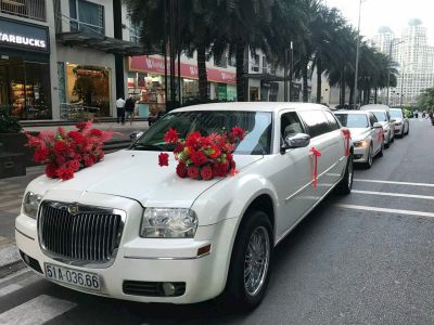 Xe Hoa Chrysler C300 limo