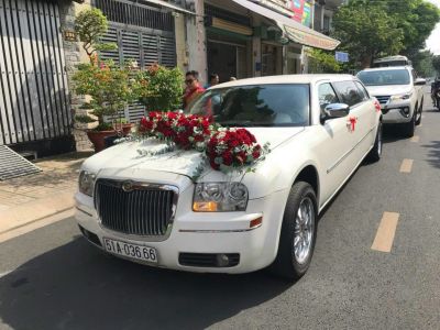 Xe Hoa Chrysler C300 limo