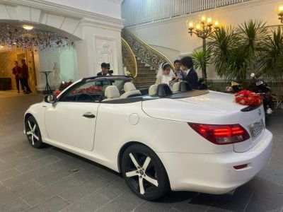 Xe Hoa Mui Trần Lexus Is250