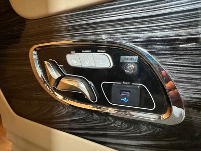 Xe Limousine 9 chỗ Kingdom 2025