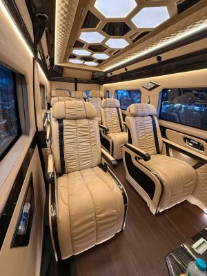 Xe Limousine 9 chỗ Kingdom 2025
