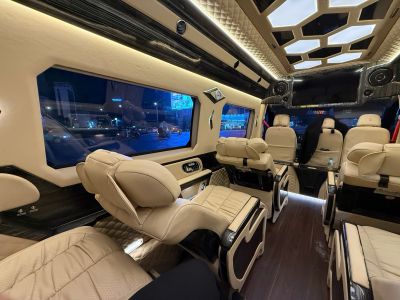 Xe Limousine 9 chỗ Kingdom 2025