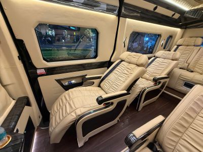 Xe Limousine 9 chỗ Kingdom 2025