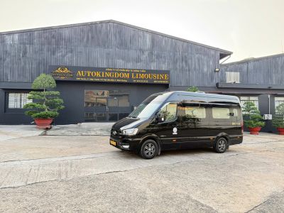 Xe Limousine 9 chỗ Kingdom 2025