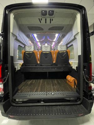 Dcar Limousine 9 chỗ