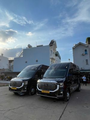 Dcar Limousine 9 chỗ