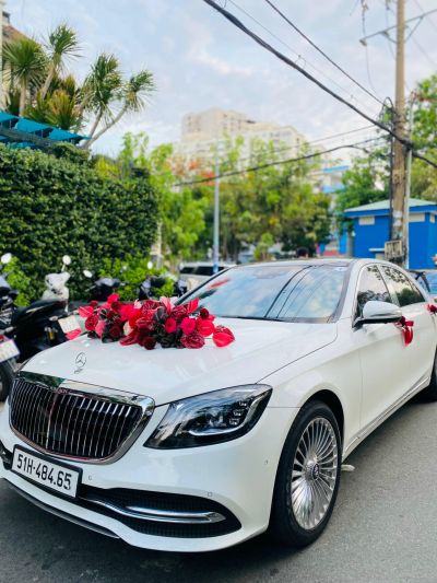 Bạch Mã Mercedes S450 Độ Maybach cực đẹp tháp tùng cùng dâu rễ trong lễ cưới trọng đại